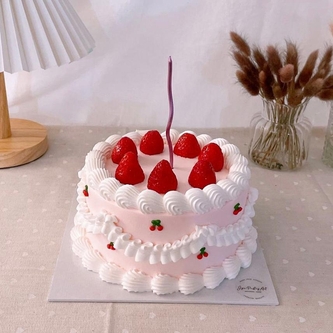 Strawberry Vintage